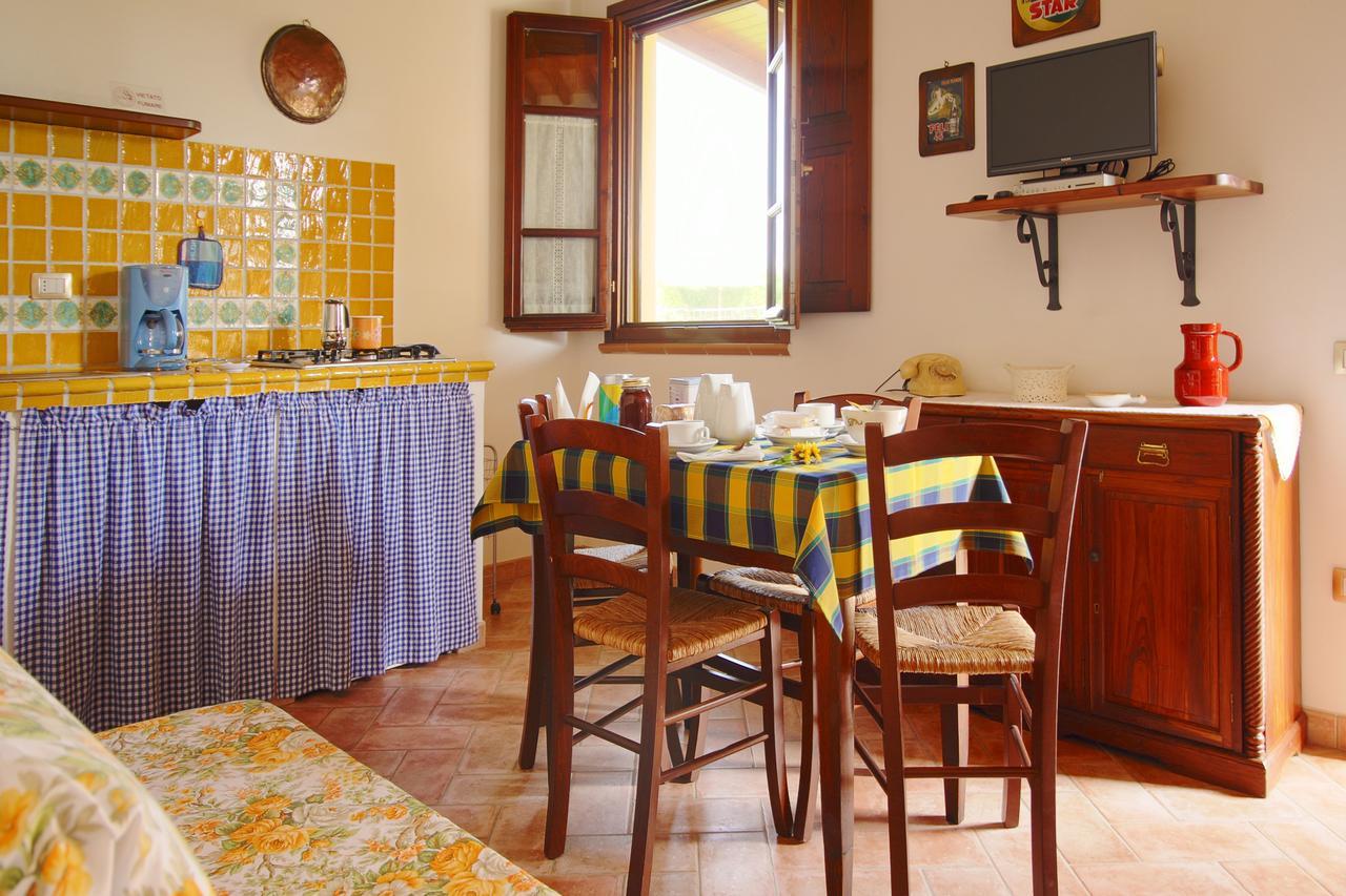 Podere Tre Cipressi Aparthotel Campiglia Marittima Exteriör bild